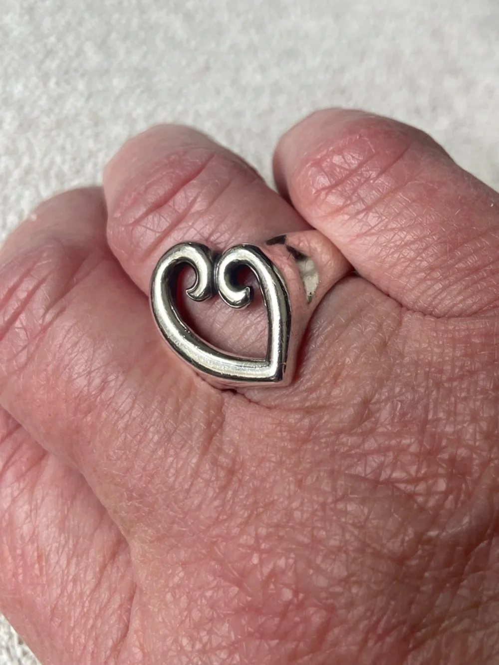 James Avery "Mother's Love" Sterling Silver Open Heart Ring. Size 8 - Picture 13 of 17